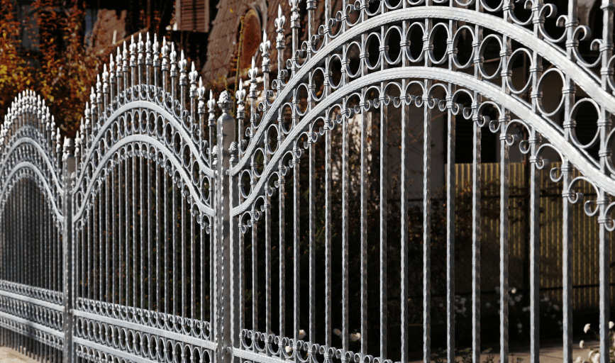 CUSTOM FENCES